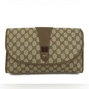 [0085] Beautiful Vintage Beige GG Logo Clutch